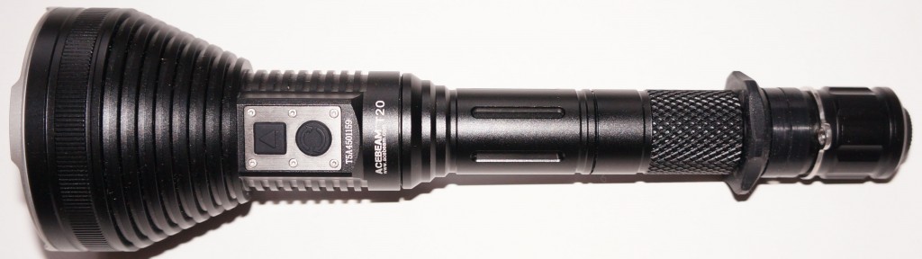 Управление тактическим фонарем Acebeam T20 осуществляется посредством кнопок на корпусе