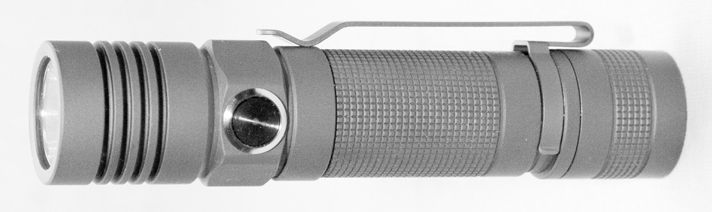 Качественный фонарь Olight S30Ti Baton в корпусе из титанового сплава