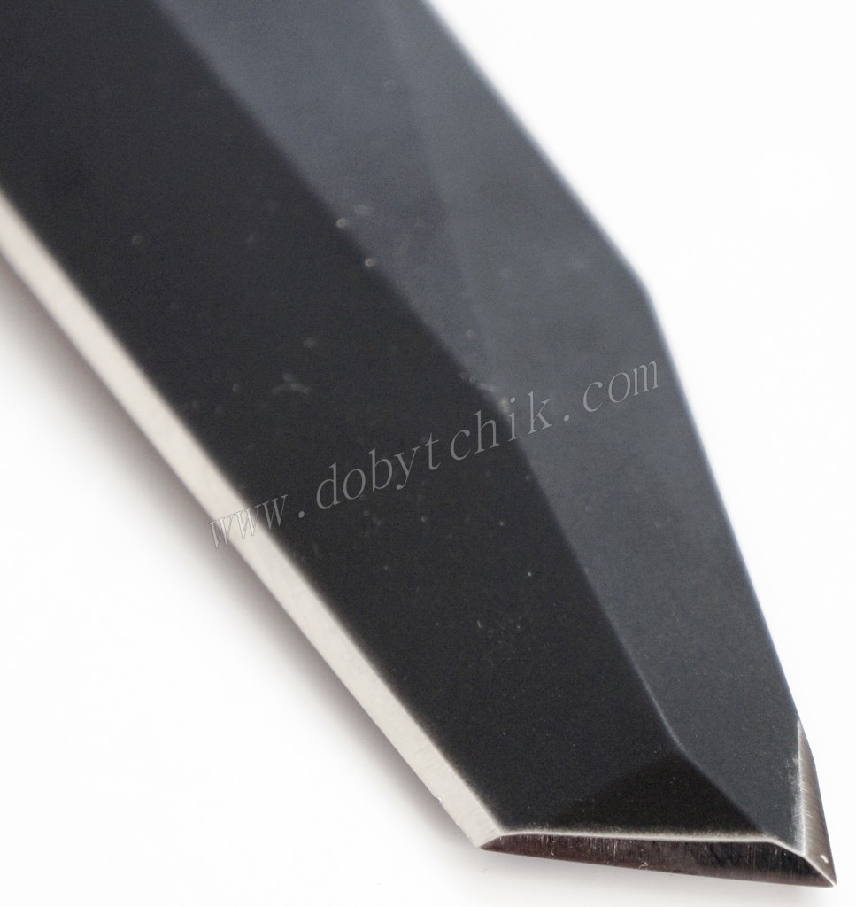 Клинок типа танто у ножа Extrema Ratio Fulcrum